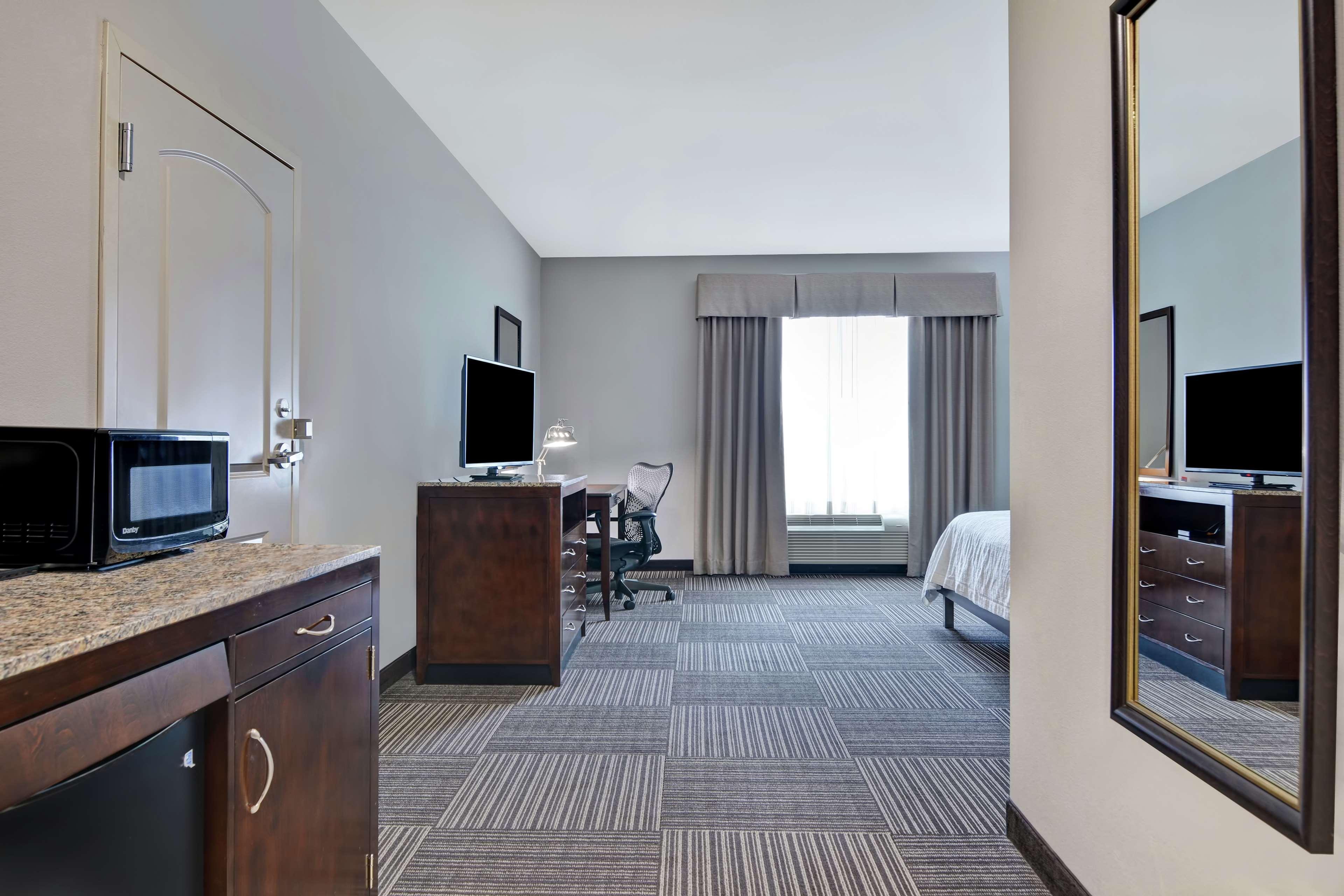Hilton Garden Inn And Fayetteville Convention Center Екстер'єр фото