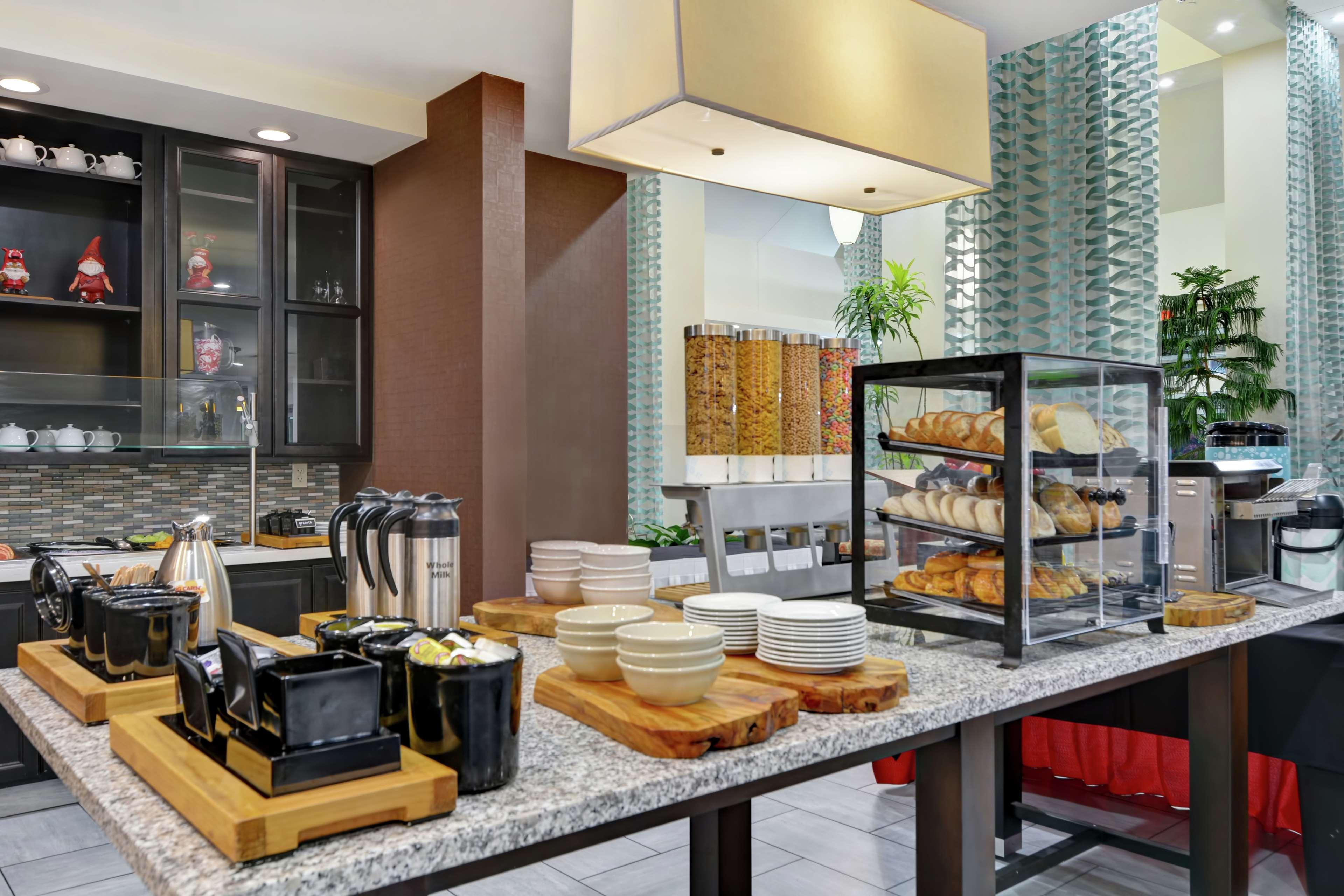 Hilton Garden Inn And Fayetteville Convention Center Екстер'єр фото