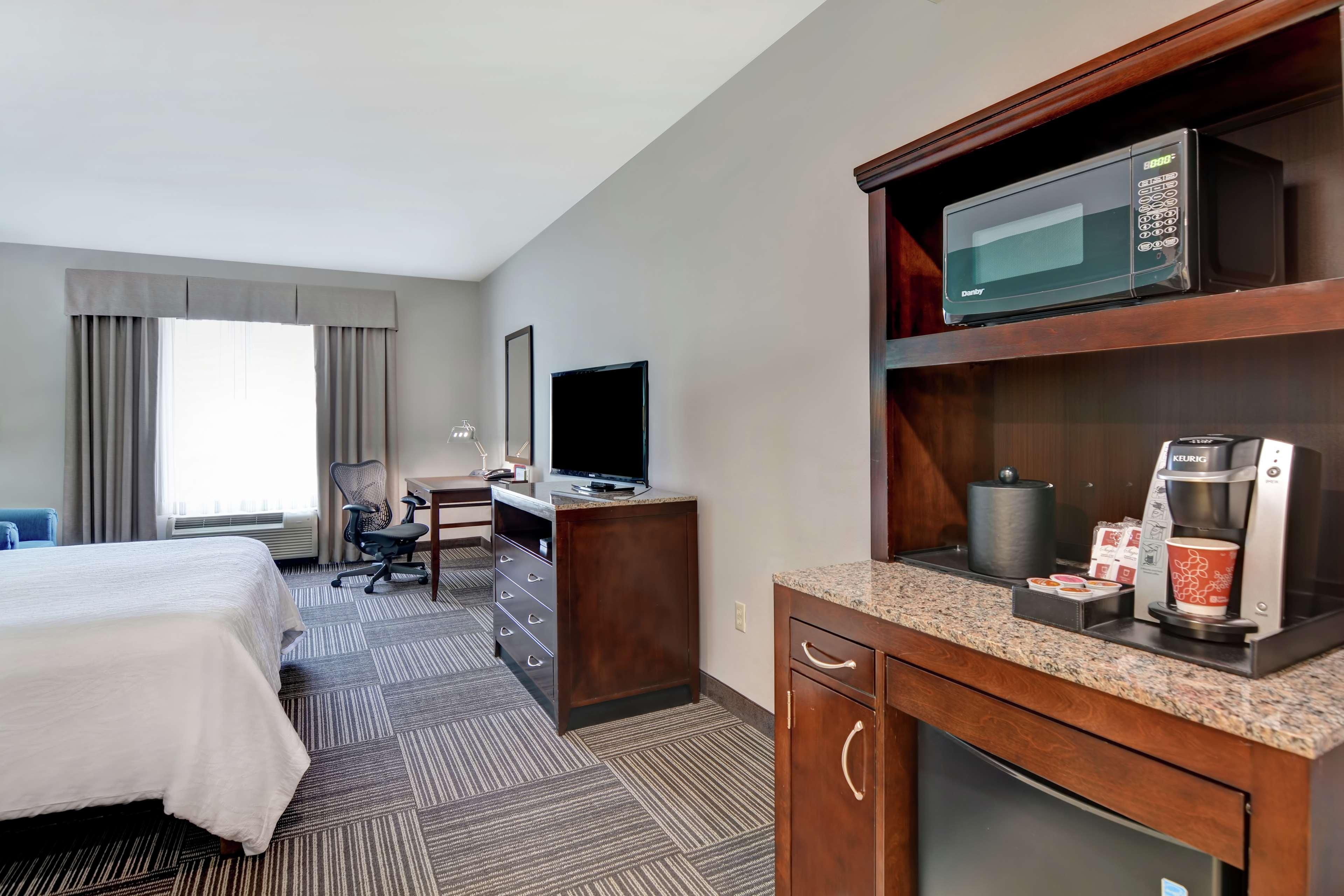 Hilton Garden Inn And Fayetteville Convention Center Екстер'єр фото